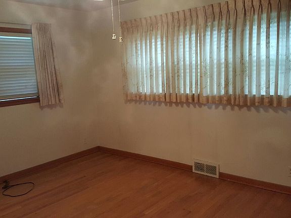 4th image of 2351 Dotley Ave