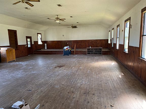 3rd image of 104 S Hornbeck Ave