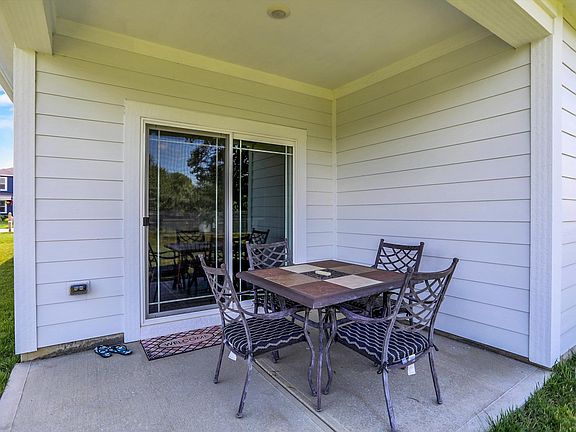 4th image of 5120 Woodhurst Ln