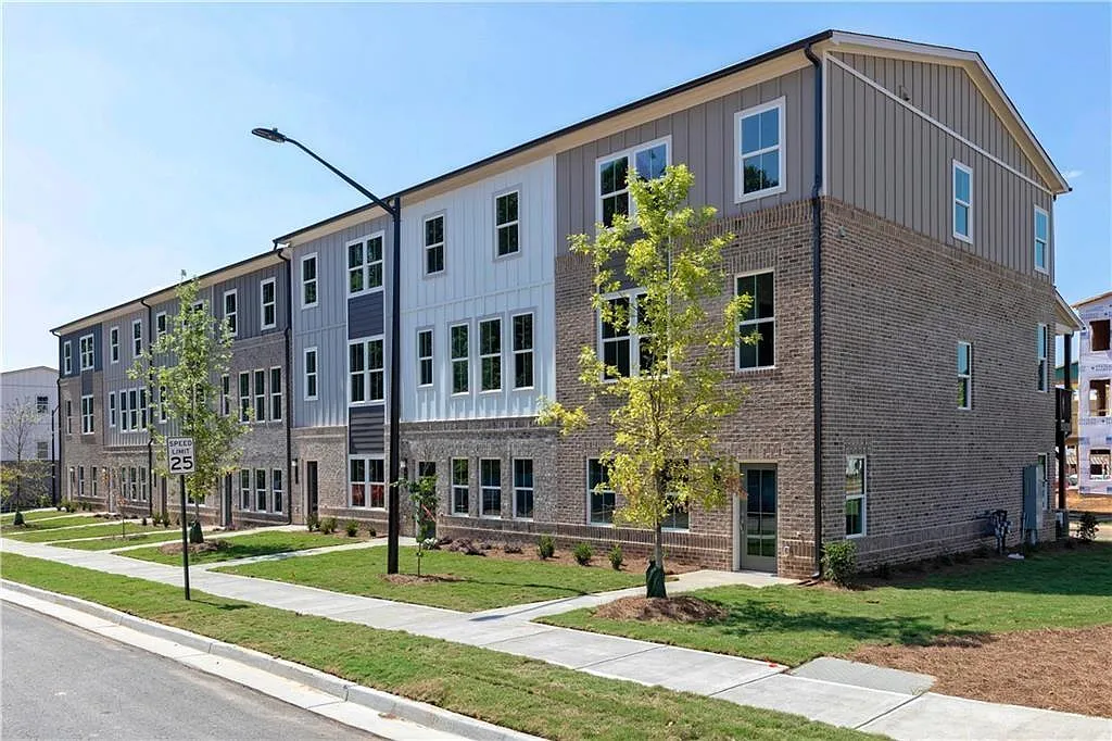 3 bed, 4.0 bath, 2113 sqft, $2,300 — Photo 1