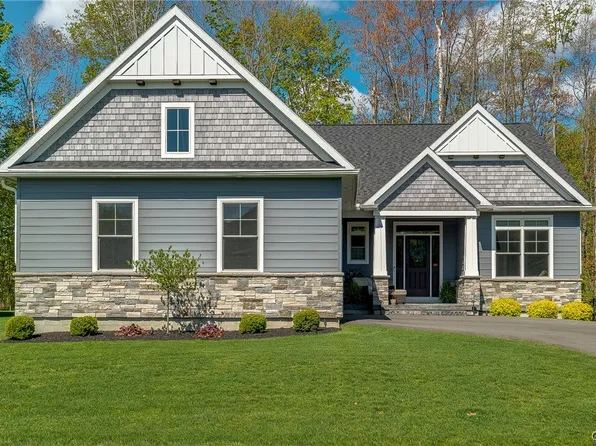 3389 Hickory Knoll Ln, Lysander, NY 13027