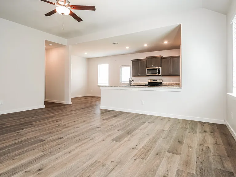 1532 Harvester Dr — Photo 5