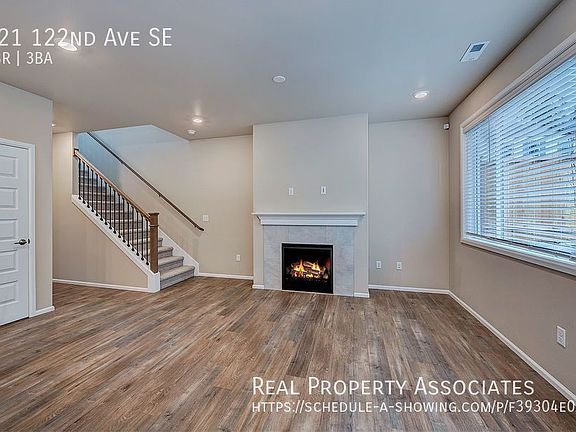4th image of 921 122nd Ave SE