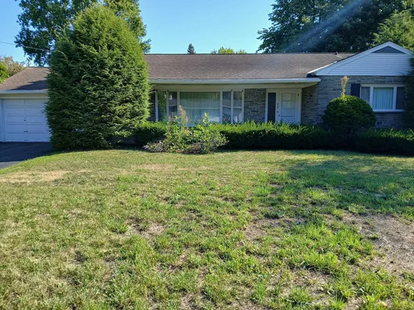 29 Dover St, Massena, NY 13662