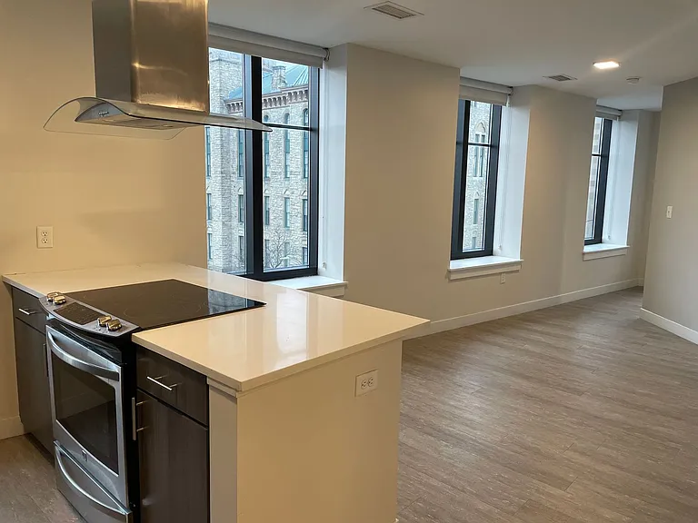 65 W Broad St — Photo 9