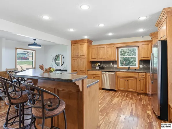 14961 Drexel St, Omaha, NE 68137