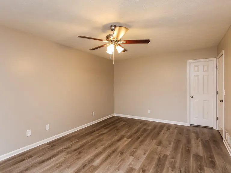 1421 Steve Ct — Photo 14