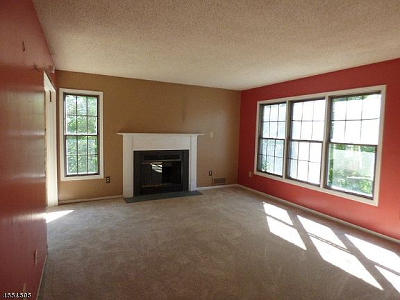 3rd image of 98 Burlington Ct #1813