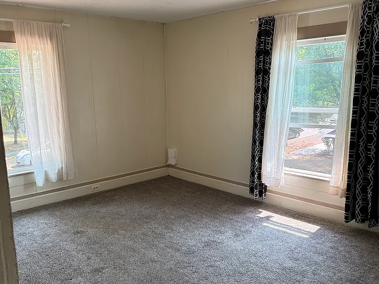 939 NE Davis St #3 — Photo 6