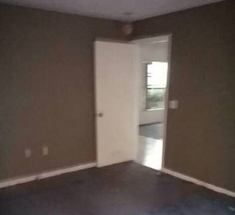 5th image of 325 Cherry Laurel Dr