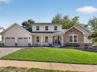 1952 Farm Valley Dr, Chesterfield, MO 63017