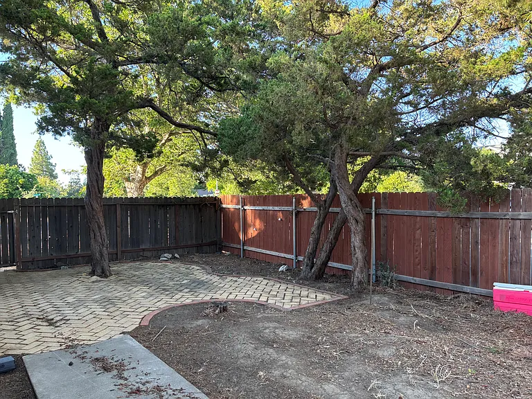 2528 Bates Dr — Photo 9
