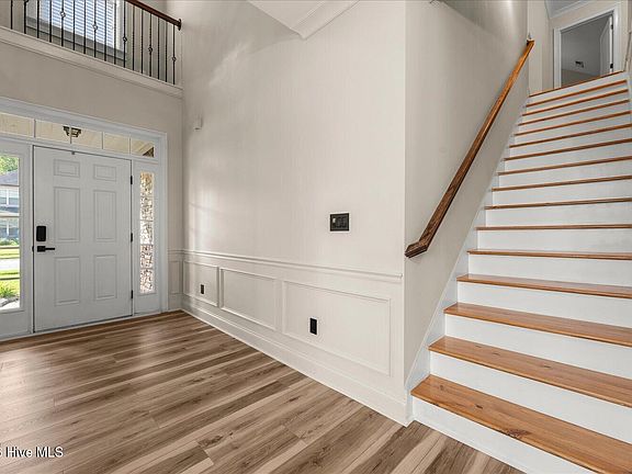 4th image of 8663 Crenshaw Drive