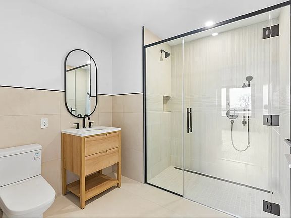 5th image of 827 Sterling Pl #A