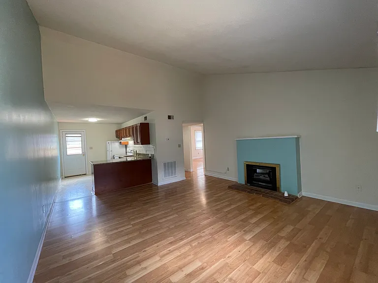1009 Carlton Ave #B — Photo 2