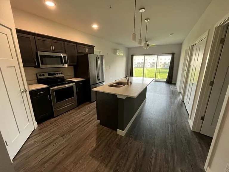 Cottage Grove Commons: Limestone — Photo 11