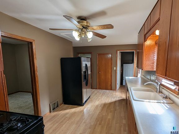 5th image of 1202 N Prairie Ave
