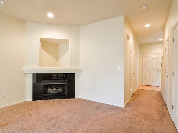 5th image of 15855 SW Blackstone Dr