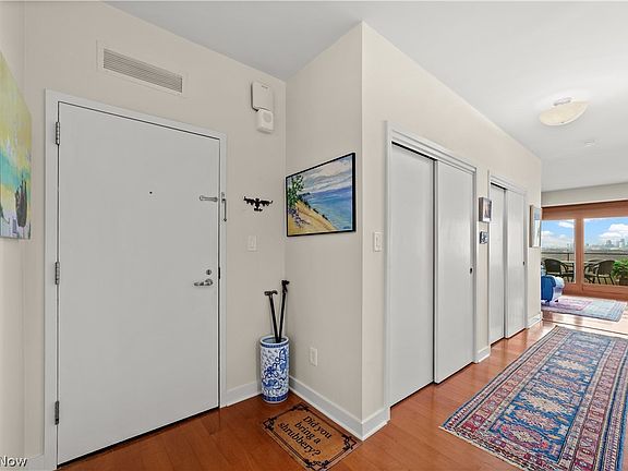 4th image of 1 Bratenahl Pl APT 1510