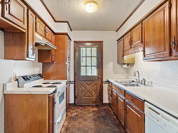 4th image of 4215 Idalou Dr