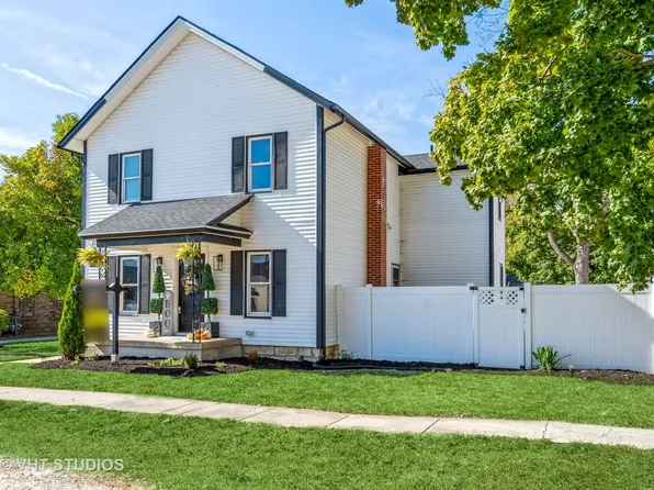 149 N May St, Hinckley, IL 60520