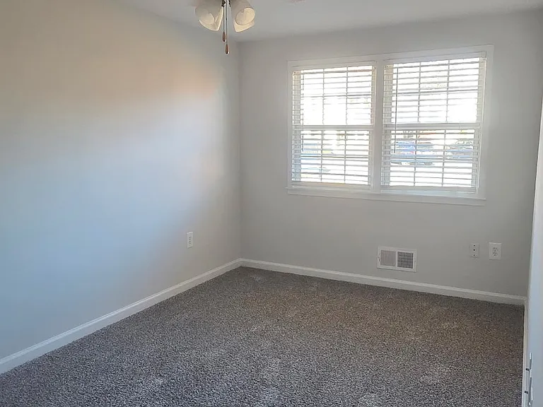 Longview — Photo 185