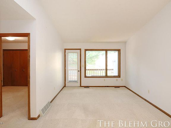 3rd image of 2696 Limestone Ln NE #18