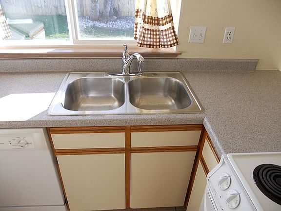 3rd image of 145 Willow Glen Ct