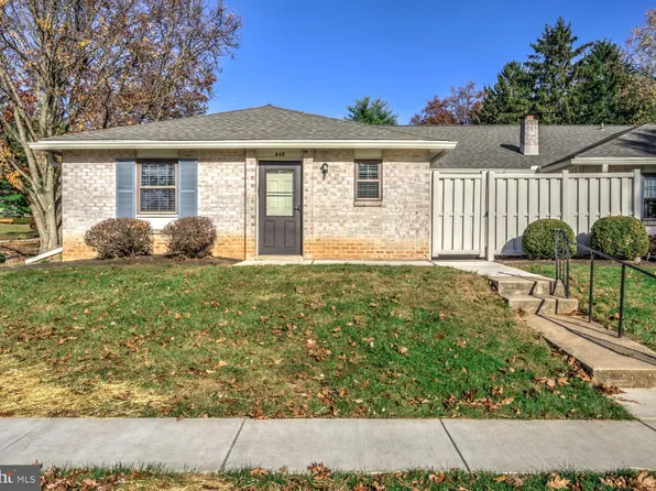 449 Valleybrook Dr, Lancaster, PA 17601