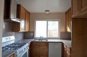 4th image of 1022 N Capitol Ave
