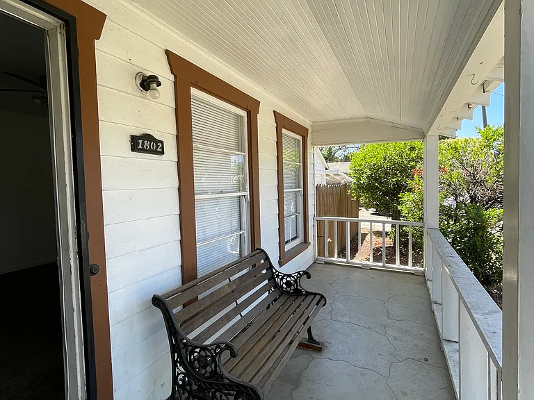 1802 W Harding Way — Photo 10