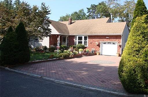 4th image of 67 Easton Ave