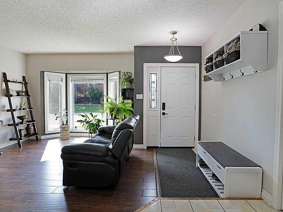 3rd image of 65 Parkland Way E