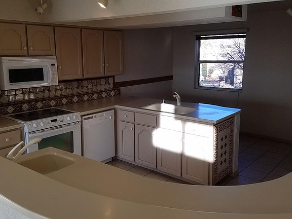 2nd image of 5115 Glenwood Pointe Ln NE