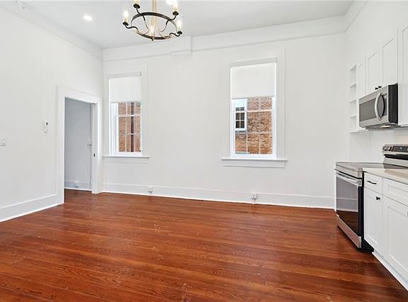 2nd image of 1022 Barracks St APT 107