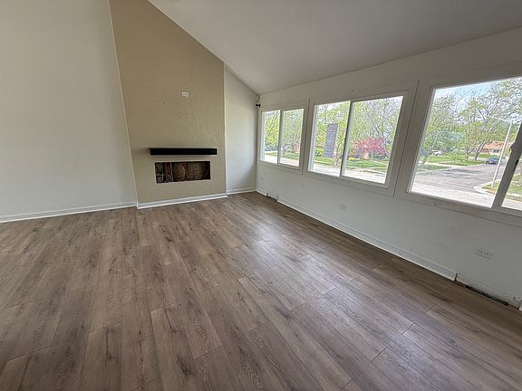 2nd image of 3307 Fountainbleau Dr