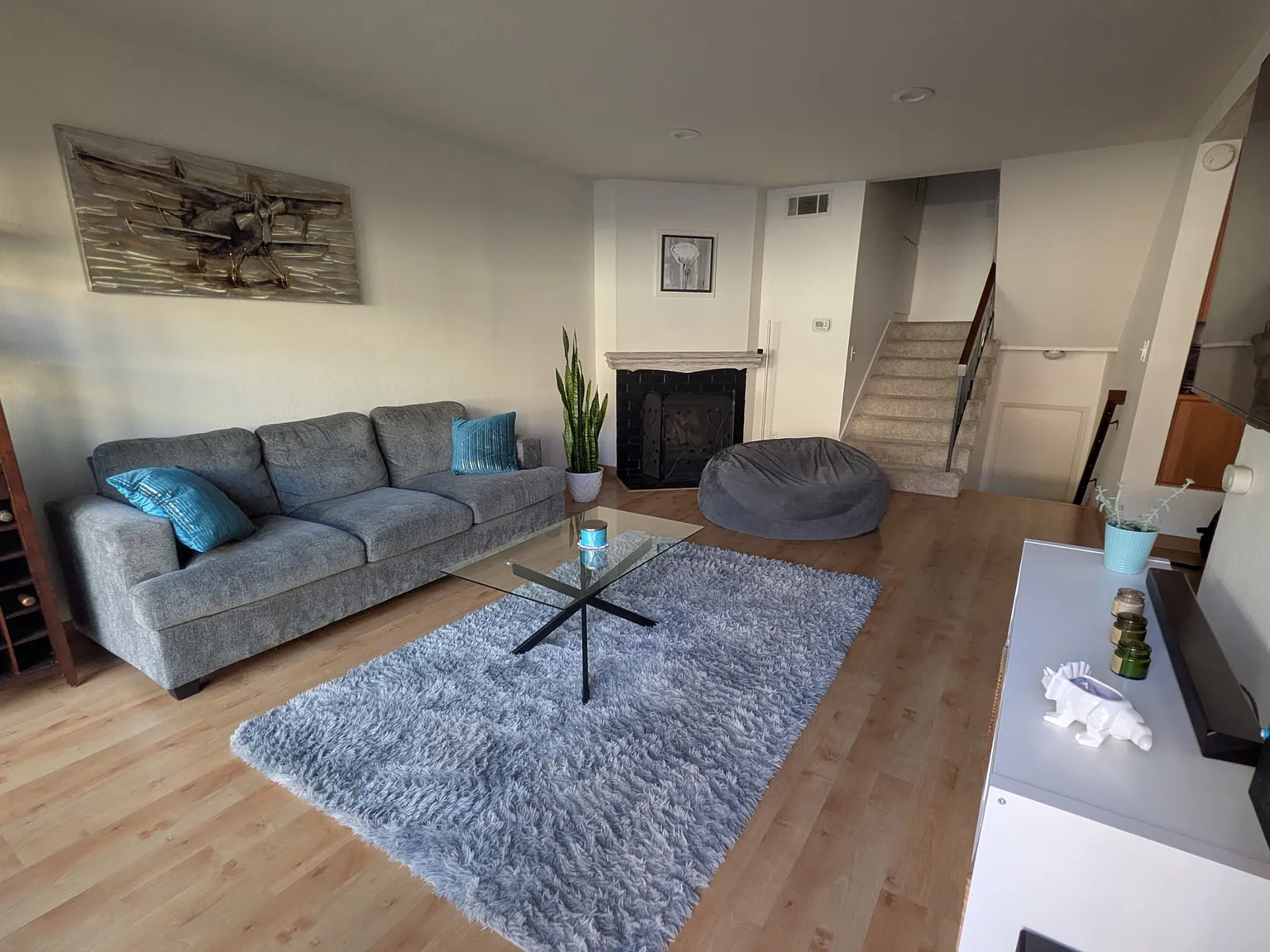 4 bed, 1307 sqft, $4,000 — Photo 2
