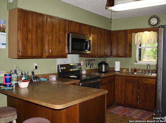 4th image of 106 Chaparral Cir
