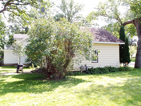 3rd image of 928 8th Ave N
