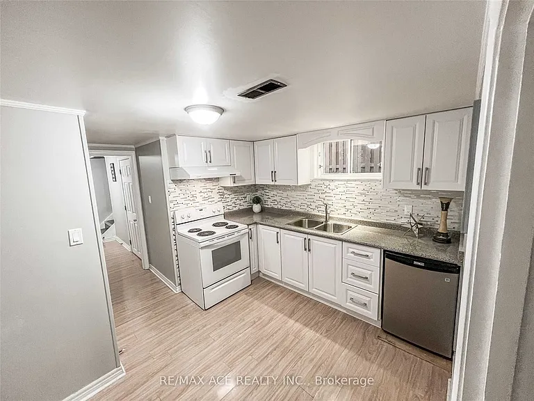 6 Strode Dr #BASEMENT — Photo 3