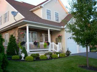 55 Waynebrook Dr, Honey Brook, PA 19344