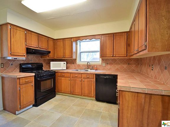 3rd image of 110 Linnville Dr