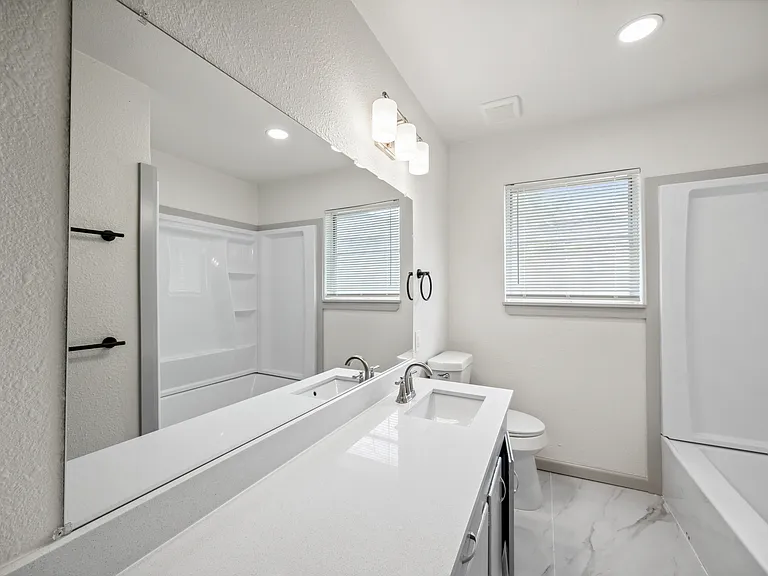 232 Hallmark Dr W — Photo 6