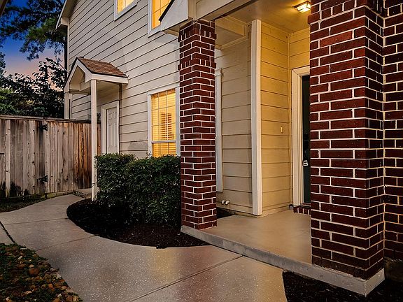 2nd image of 35 S Avonlea Cir