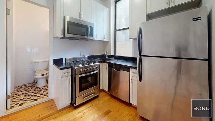 Rented by Bond New York | media 3