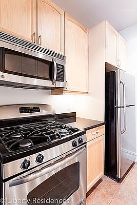 4th image of 99 Battery Pl APT 25A