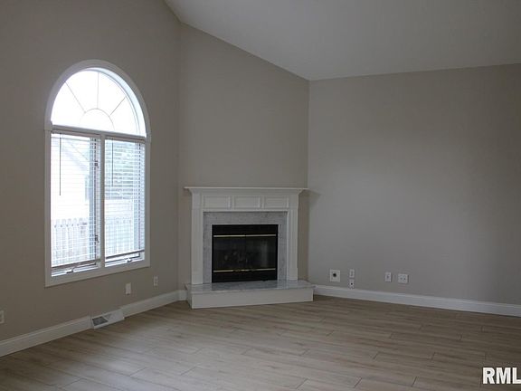 4th image of 2807 Cronin Dr
