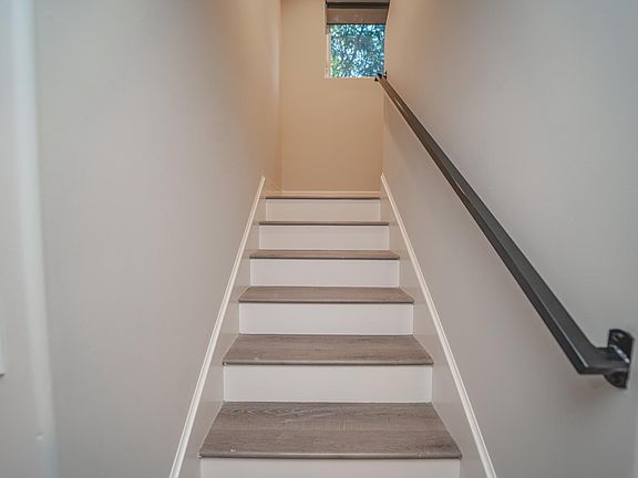 4th image of 2117 Holly Dr