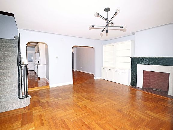 4th image of 30-17 36th St #Sfr
