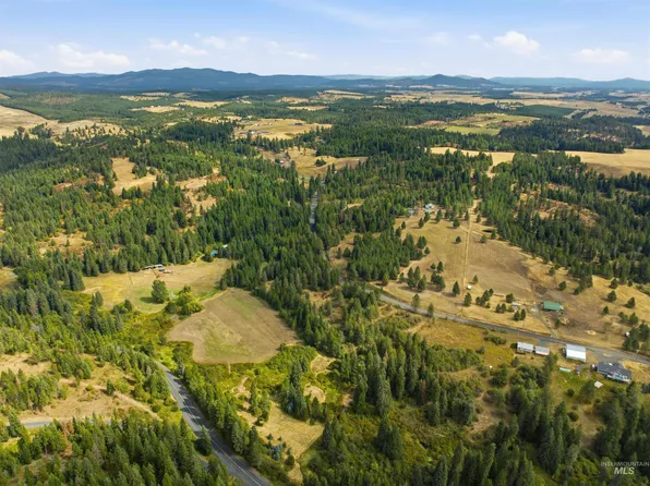 Claypit Rd, Troy, ID 83871